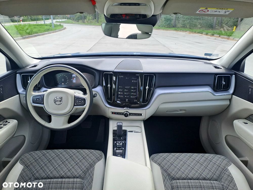 Volvo XC 60 B4 D AWD Momentum Pro - 7