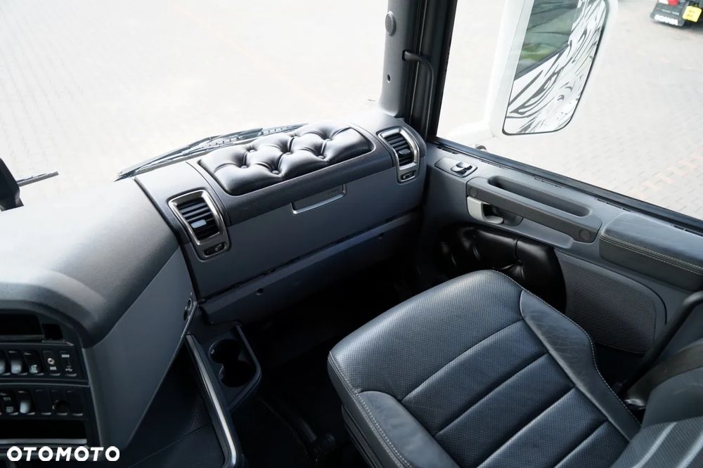 Scania R 580 / V8 / RETARDER / CAŁA NA PODUSZKACH / KLIMA POSTOJOWA / SKÓRY / OPONY 100 % / PO ZŁOTYM KONTRAKCIE SERWISOWYM - 32