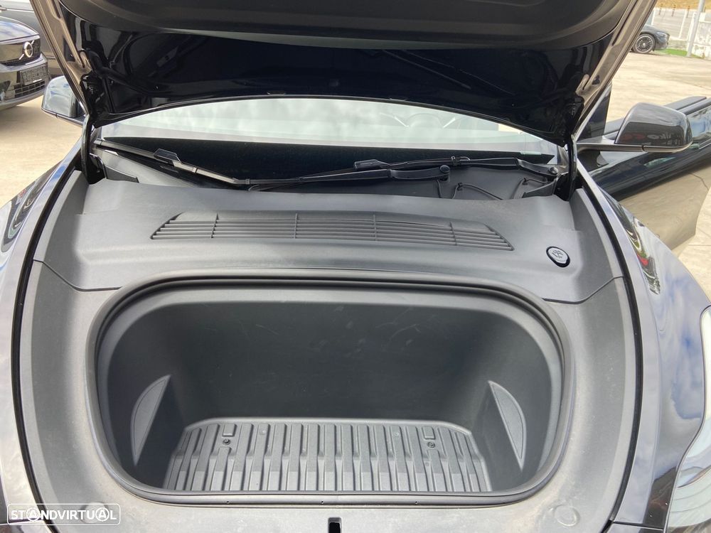 Tesla Model Y Performance Dual Motor AWD - 11
