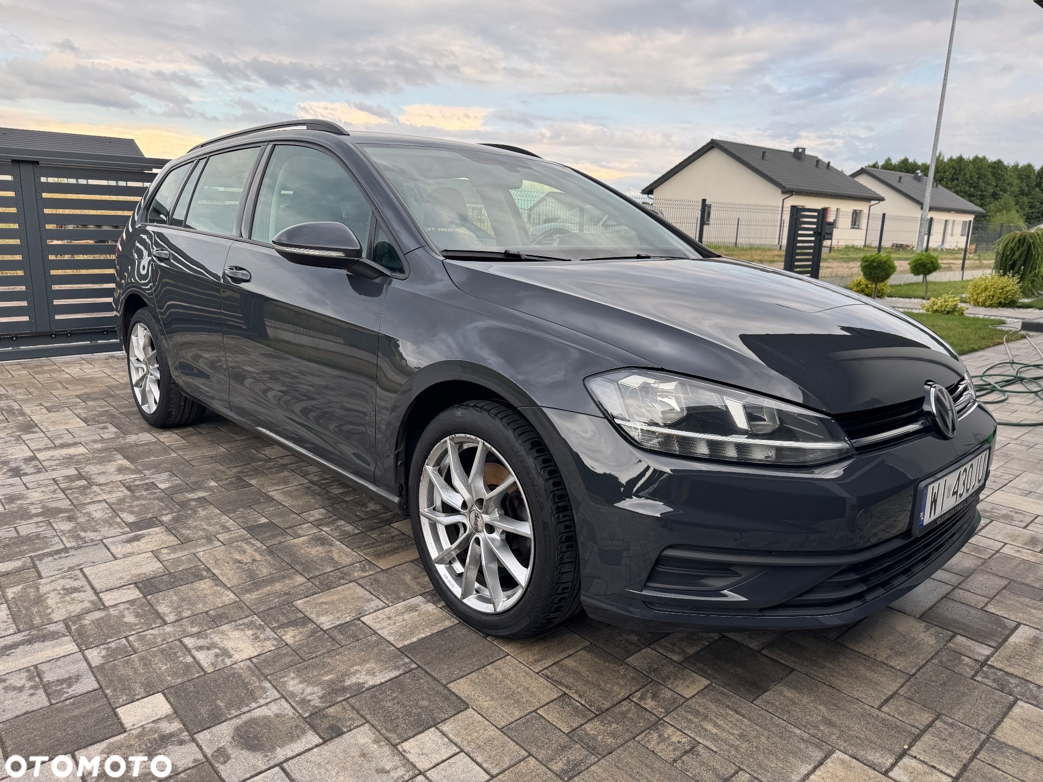 Volkswagen Golf - 6