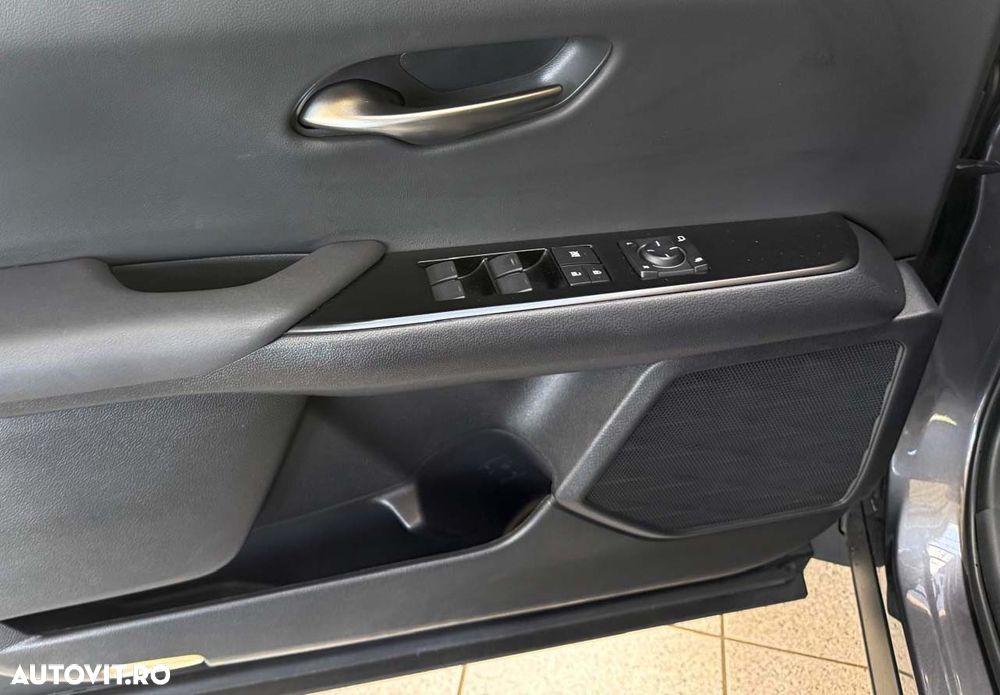 Lexus UX 250h Executive Line - 12