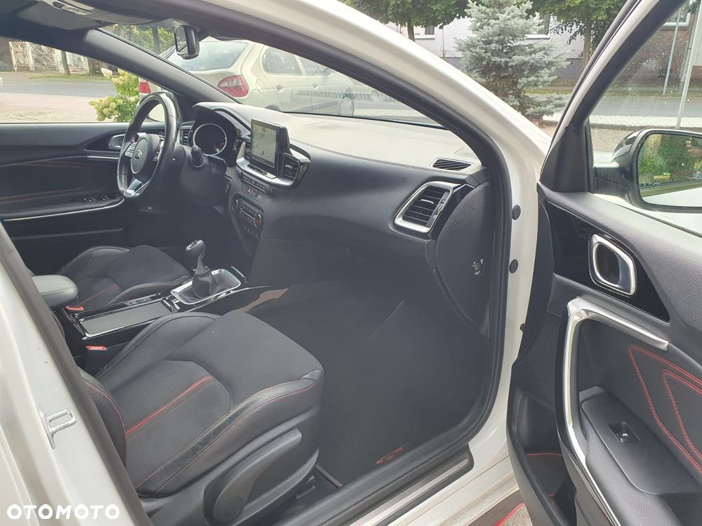 Kia ProCeed 1.6 T-GDI GT - 10