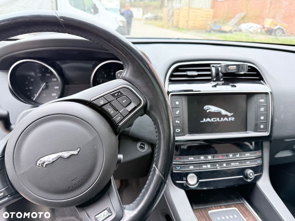 Jaguar F-Pace 35t AWD R-Sport - 7