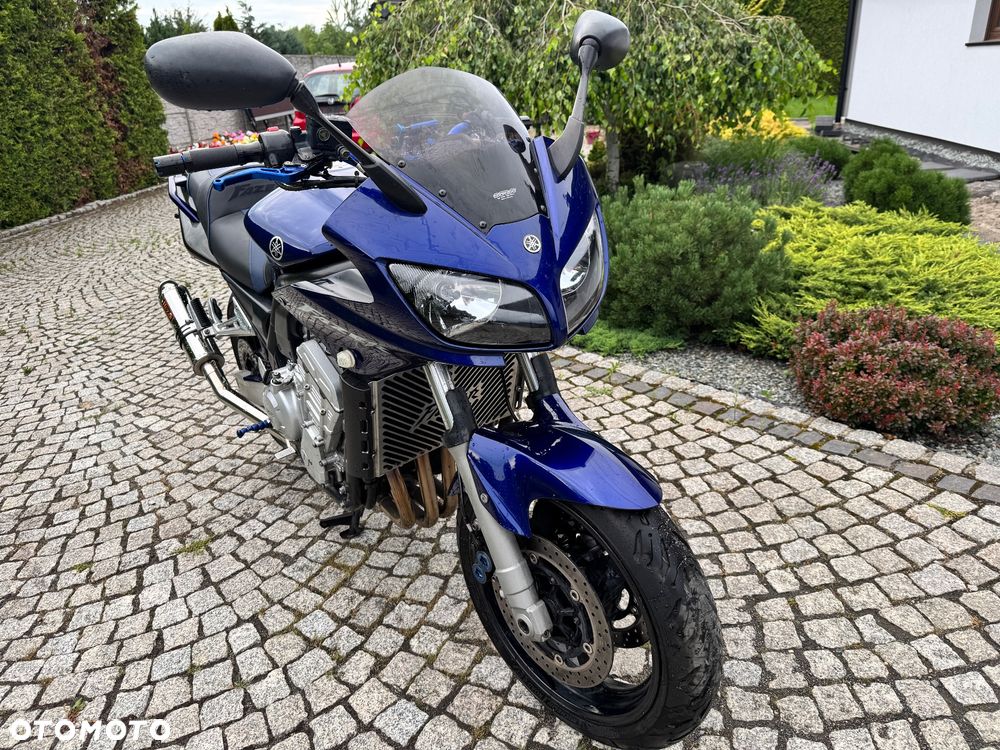 Yamaha FZS - 11