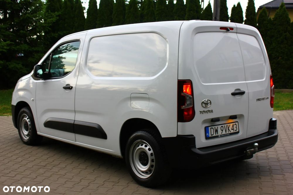 Toyota PROACE CITY BLASZAK 2 OSOBOWY 1.2 D-4T BENZYNA 110KM PEWNE AUTO FV23% - 17