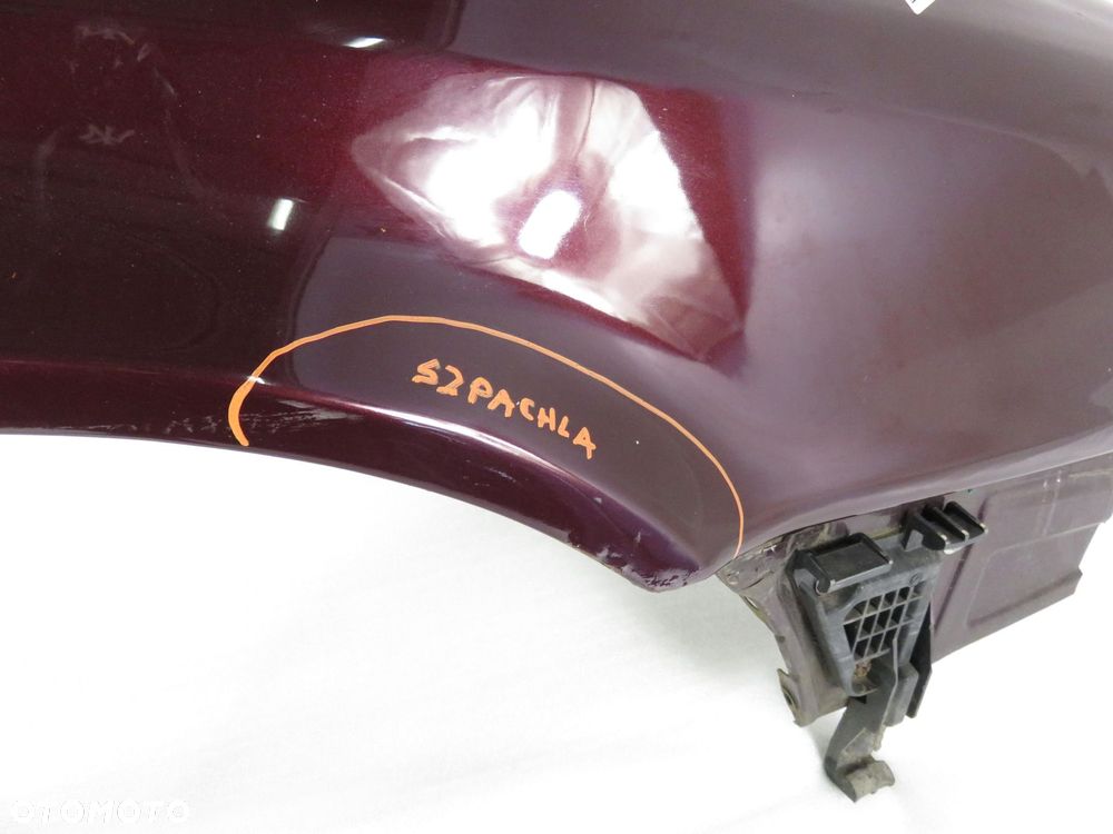 BŁOTNIK PRAWY PRZEDNI AUDI 80 B4  LZ3T - 12