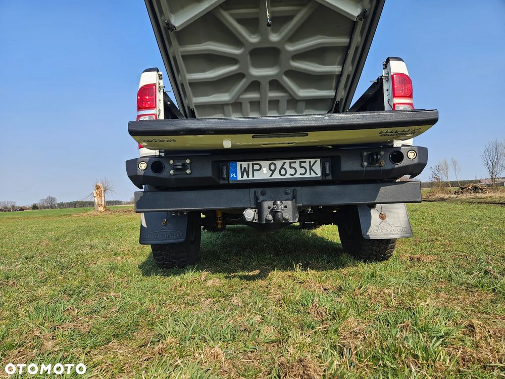 Toyota Hilux 3.0 D-4D Invincible - 17