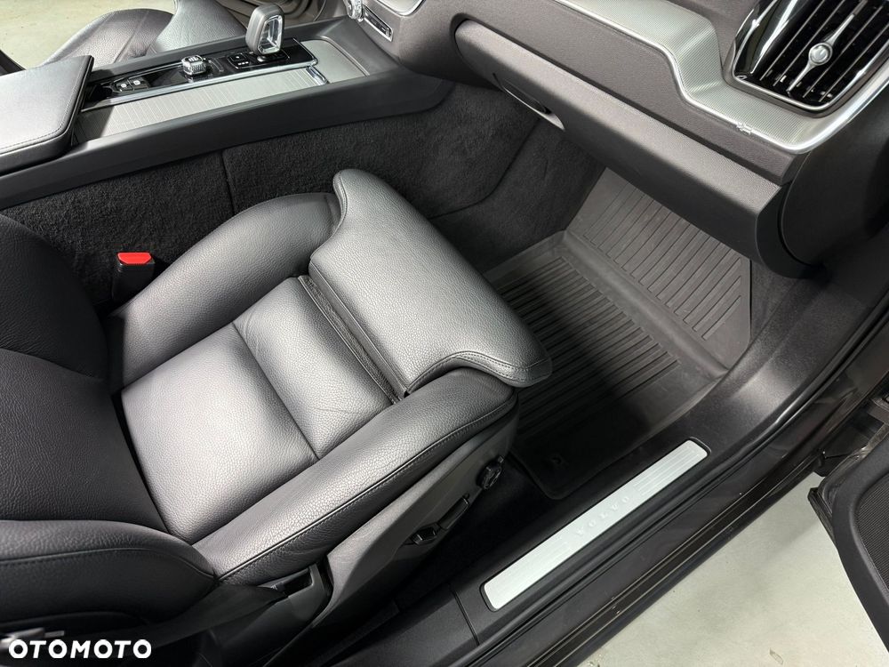 Volvo XC 60 B5 B AWD Plus Bright - 13