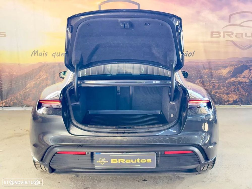 Porsche Taycan 4S - 10