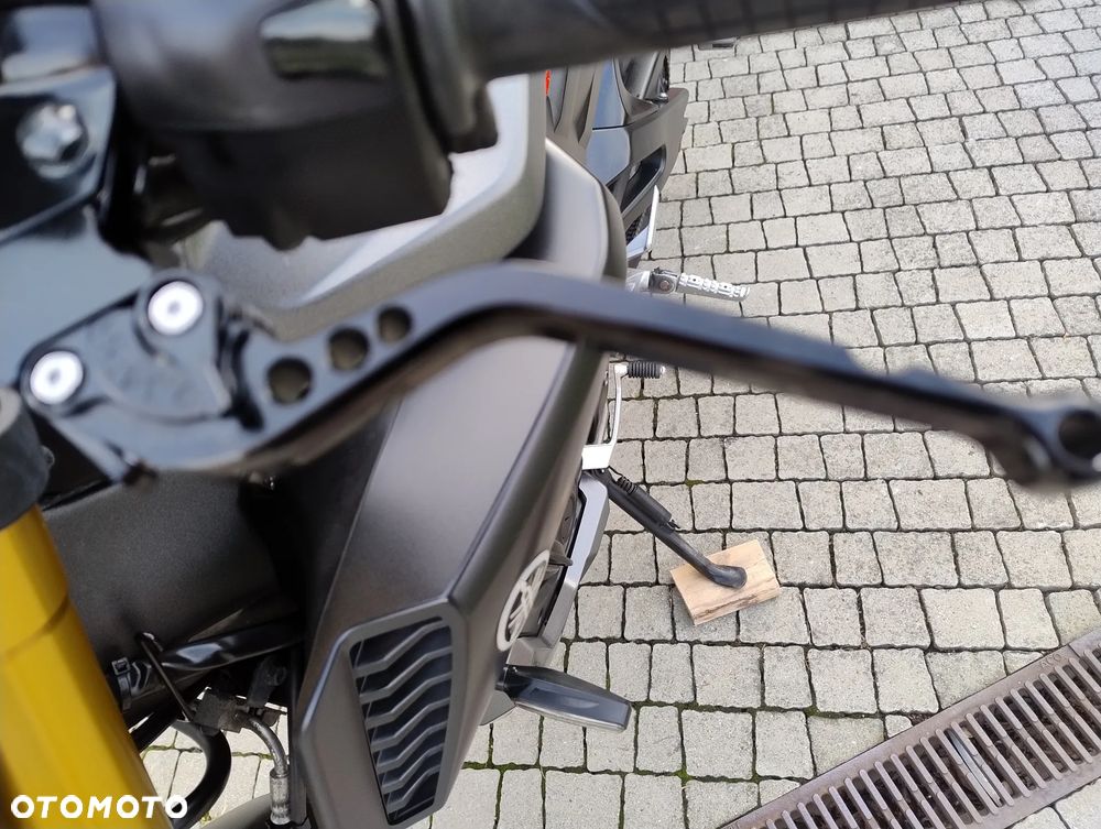 Yamaha MT - 17