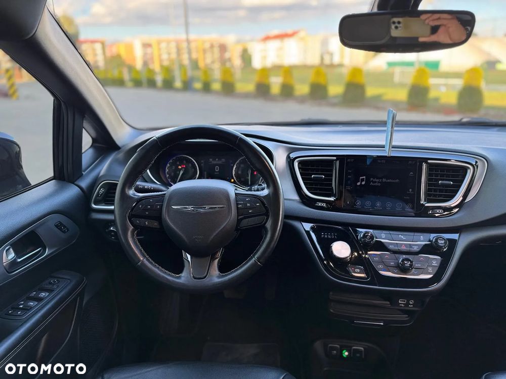 Chrysler Pacifica - 20