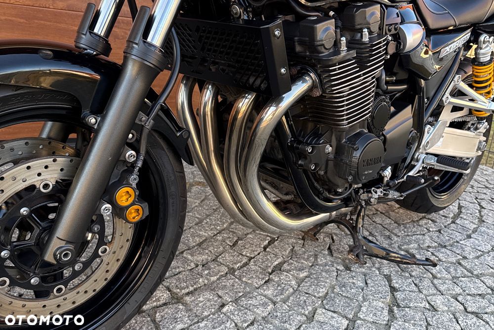 Yamaha XJR - 22