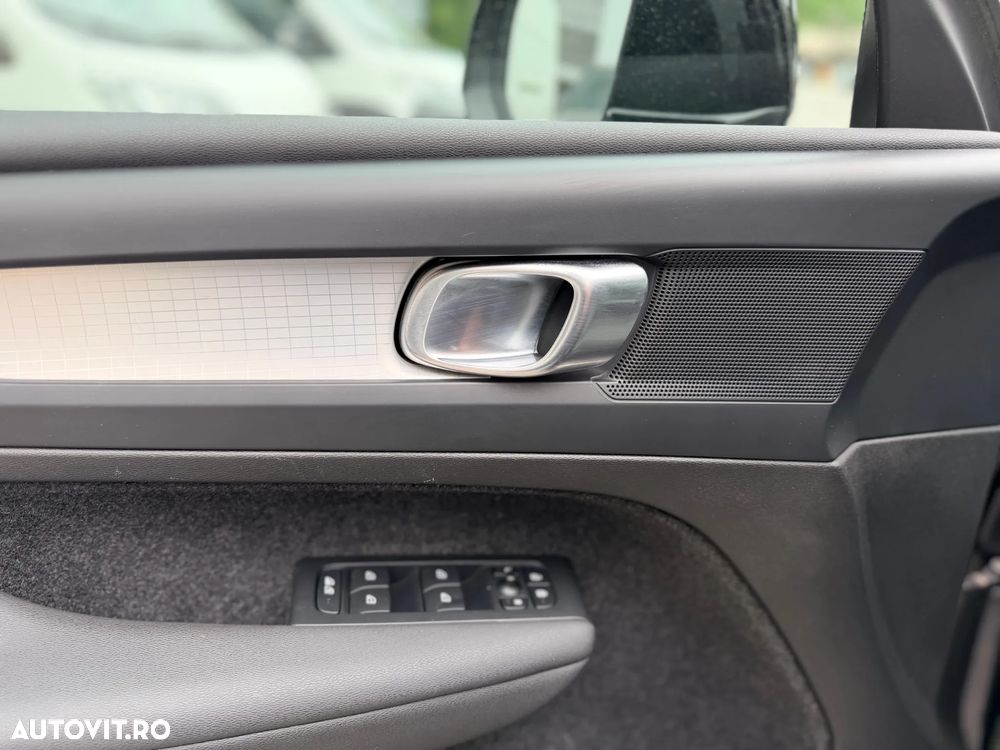 Volvo XC 40 T5 Twin Engine DKG Momentum Pro - 16