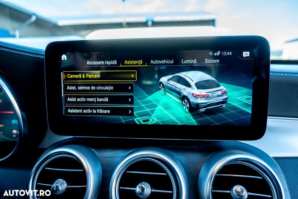 Mercedes-Benz GLC Coupe 300 de 4Matic 9G-TRONIC AMG Line - 32