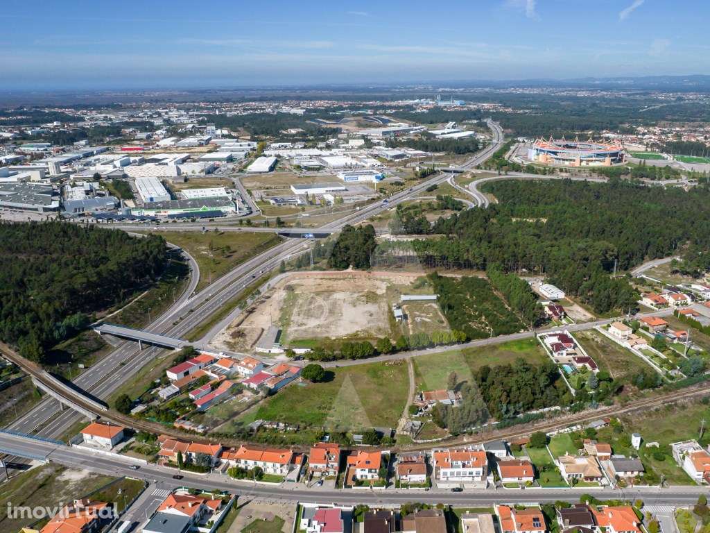 Terreno com possibilidade de construção - Grande imagem: 3/15