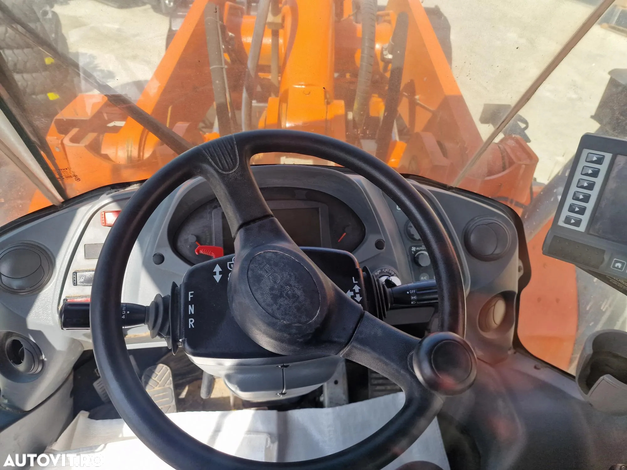 Hitachi ZW330-6, 2016, 7.477h, 33 tone, cupa 5,5mc cu dinti, Cupla rapida,Gresare automata, Anvelope NOI, STARE FOARTE BUNA-posibilitate leasing-PROMOTIE 109.900 EUR+Tva - 8