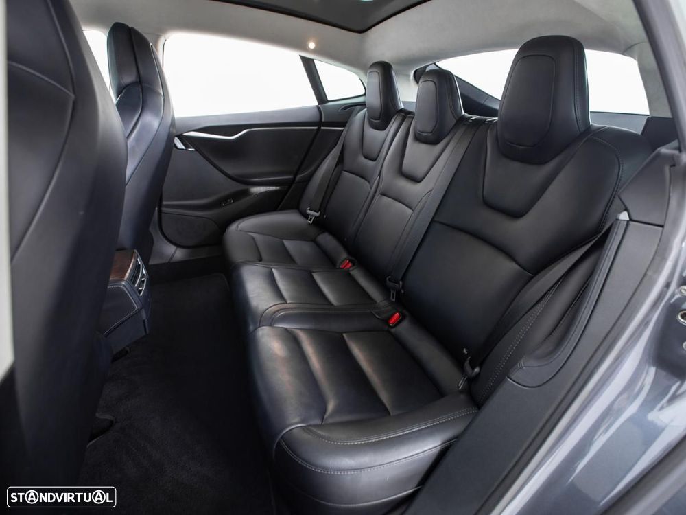 Tesla Model S - 12