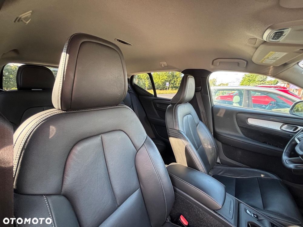Volvo XC 40 T4 AWD Geartronic Momentum Pro - 12