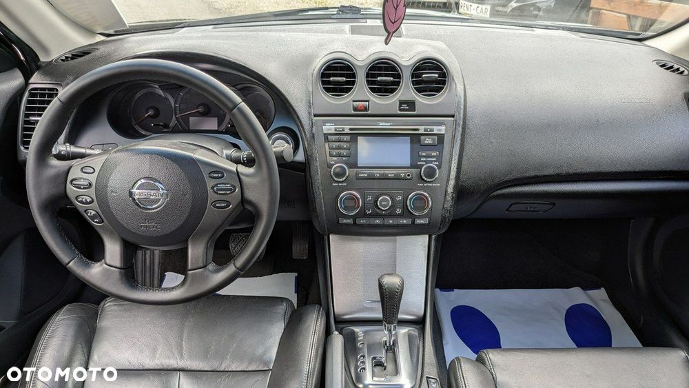 Nissan Altima - 25