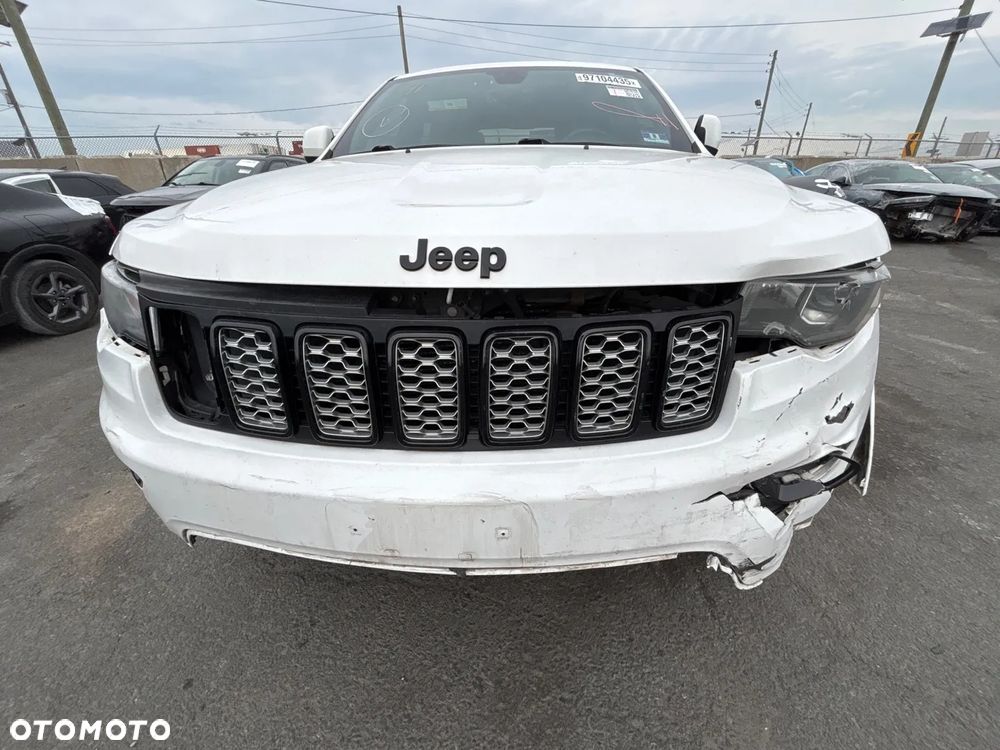 Jeep Grand Cherokee - 15