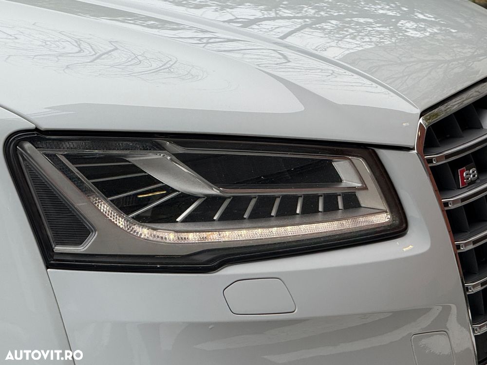 Audi S8 - 25