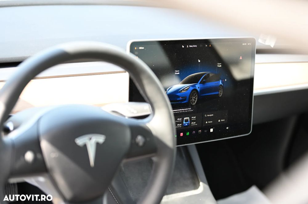 Tesla Model 3 - 8