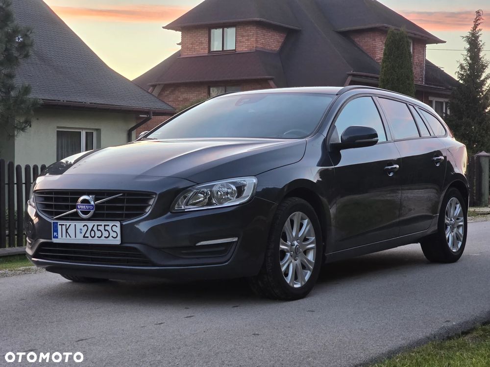 Volvo V60 D3 Drive-E Momentum - 1