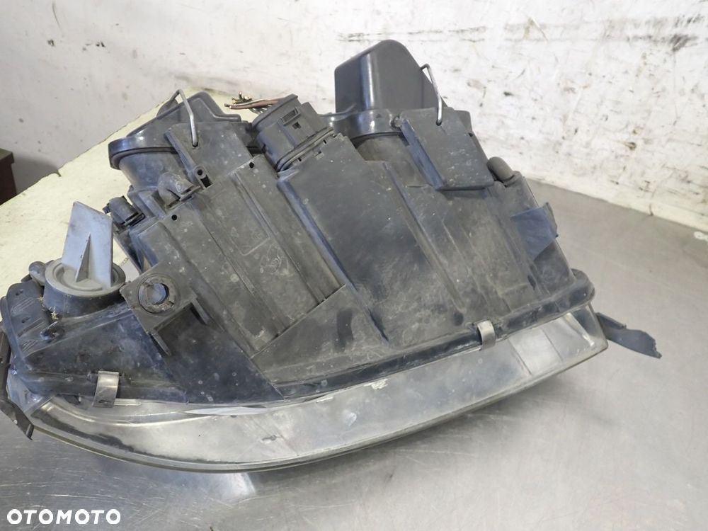 LAMPA LEWA PRZEDNIA AUDI A6 C5 2.5 - 7