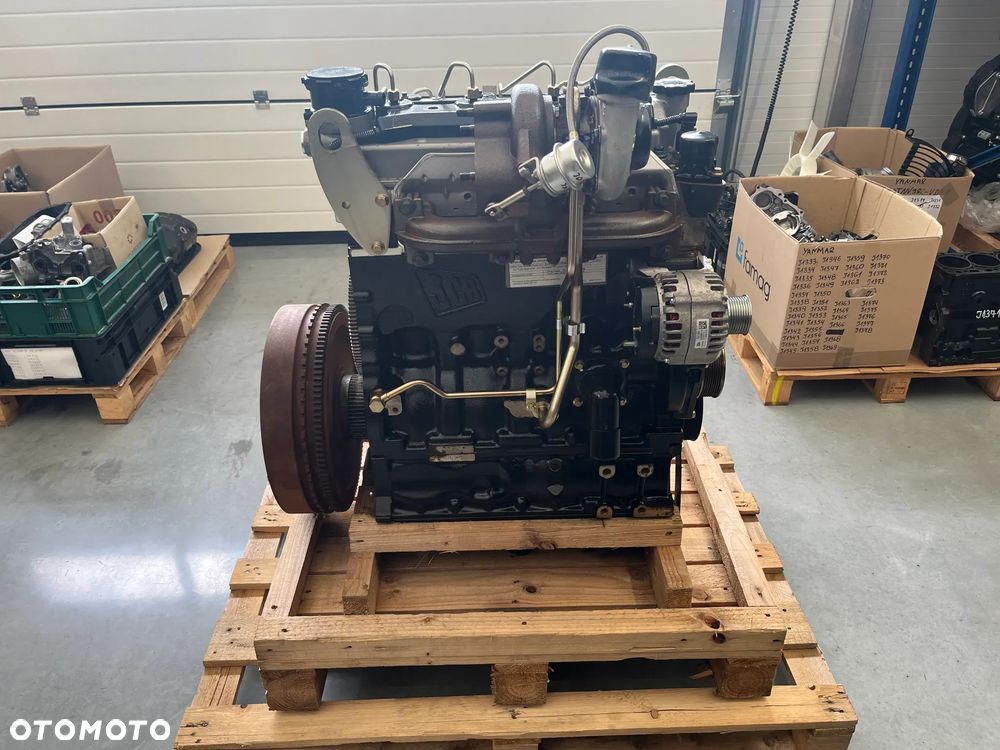 SŁUPEK SILNIKA JCB 448 ECOMAX TCAG-121 4,8L 121 KW 16259netto - 6