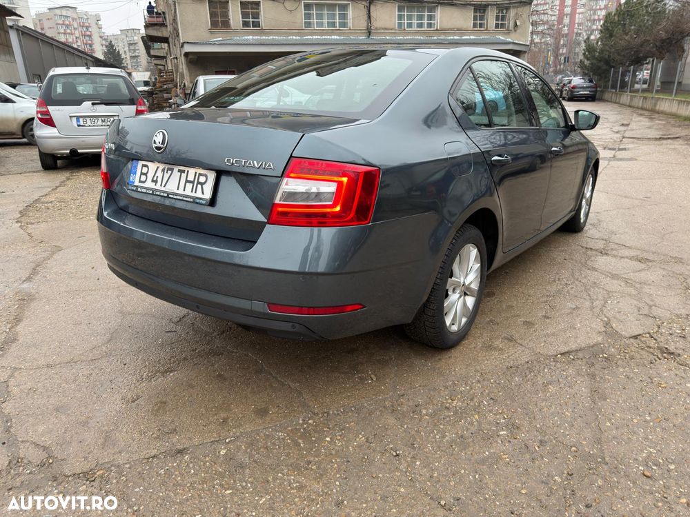 Skoda Octavia 1.6 TDI DSG Ambition - 4