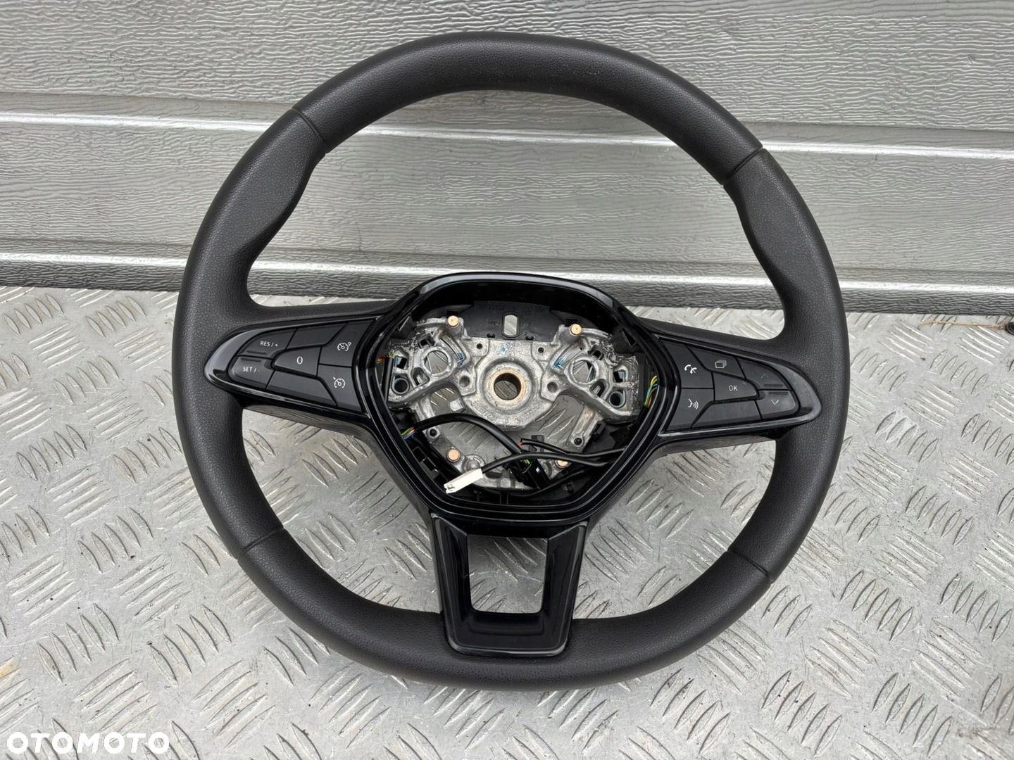 RENAULT TRAFIC IV KIEROWNICA MULTIFUNKCJA 2022R. - 1