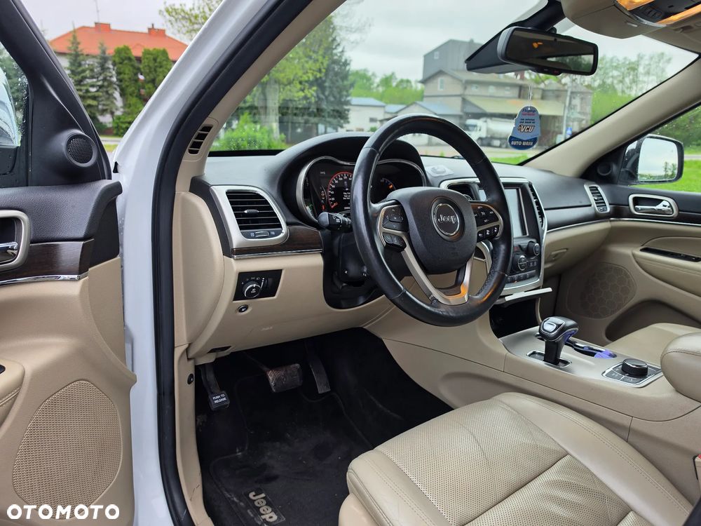 Jeep Grand Cherokee - 13