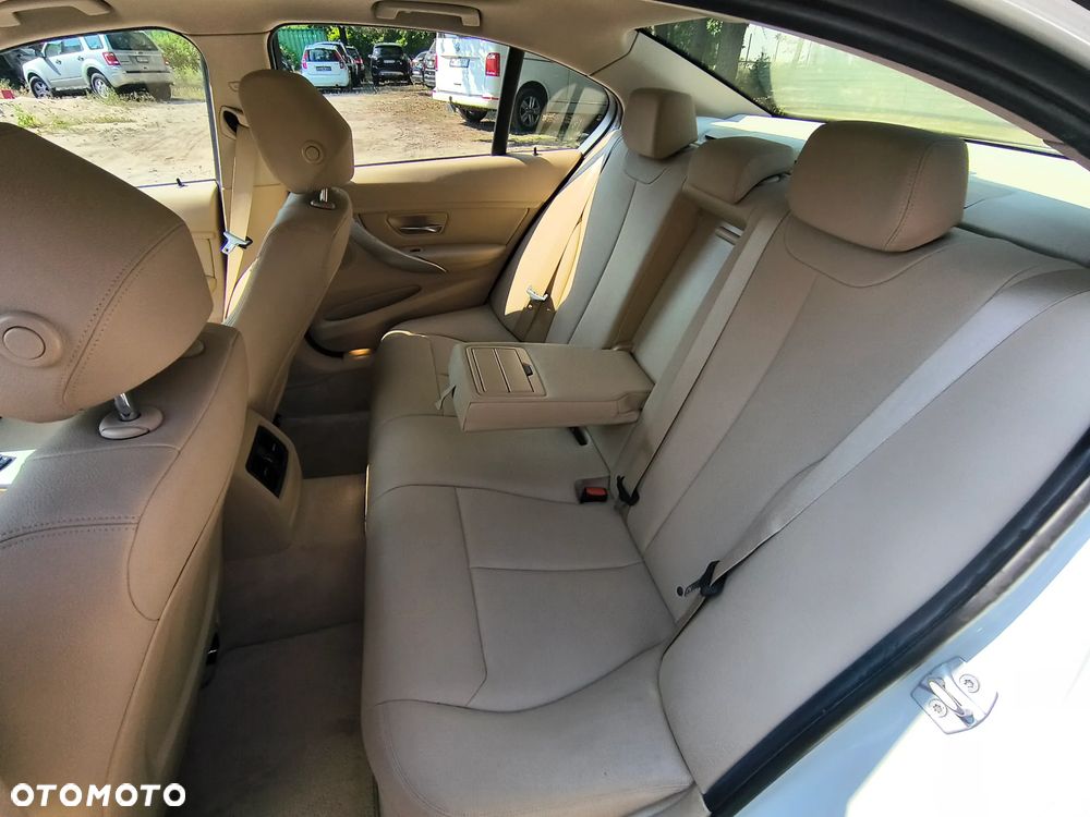 BMW Seria 3 320i Sport-Aut Luxury Line - 29