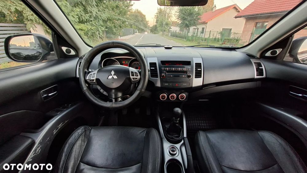 Mitsubishi Outlander - 22