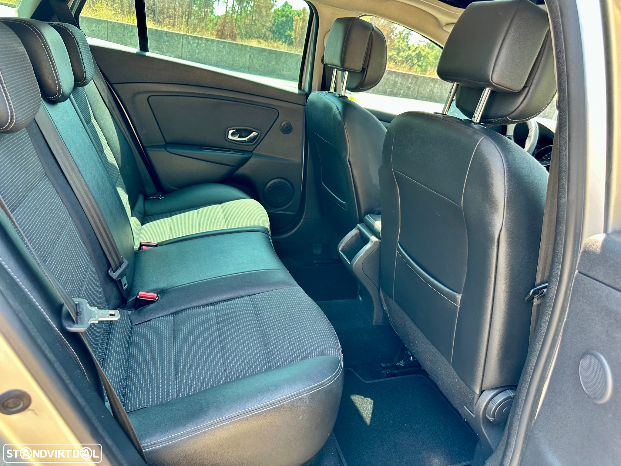 Renault Mégane Sport Tourer 1.5 dCi GT Line - 33