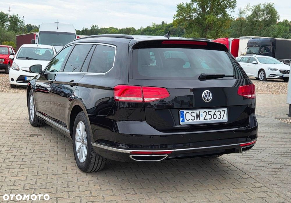 Volkswagen Passat - 4