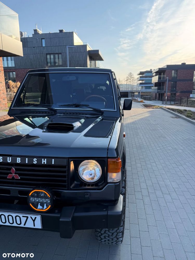 Mitsubishi Pajero - 1