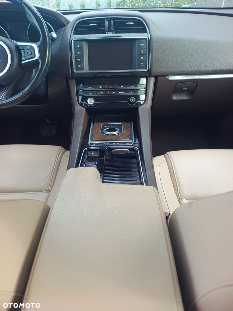 Jaguar F-Pace 2.0 i4D AWD Prestige - 10