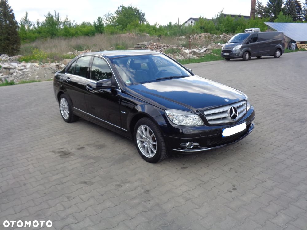 Mercedes-Benz Klasa C 180 BlueEFFICIENCY Avantgarde - 2