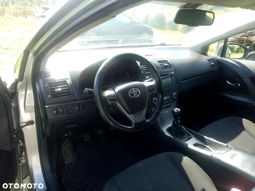 Toyota Avensis - 5