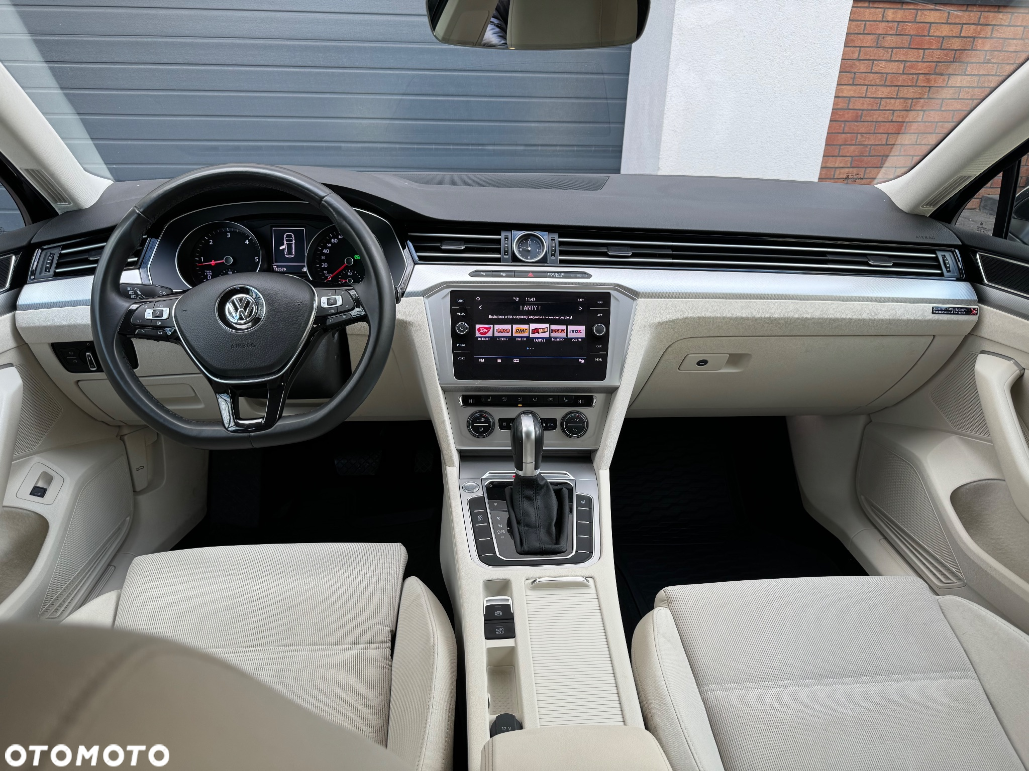 Volkswagen Passat Variant 2.0 TDI SCR DSG 4Motion Business - 8