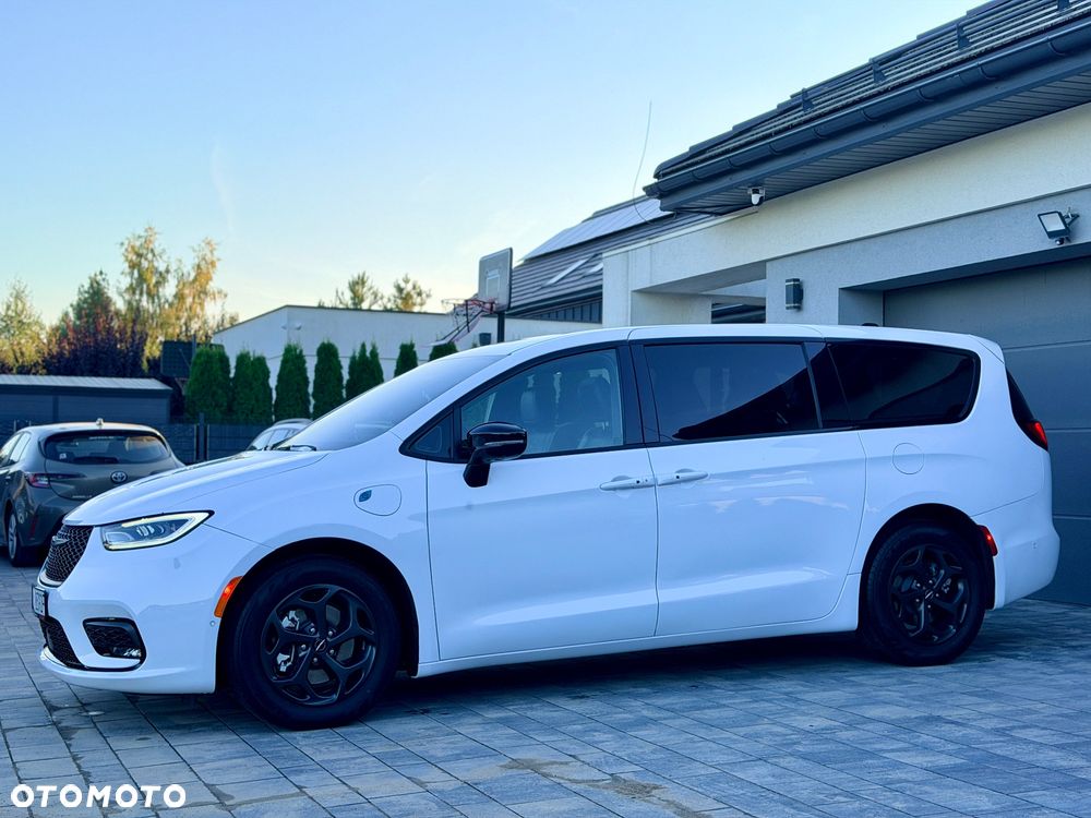 Chrysler Pacifica - 4