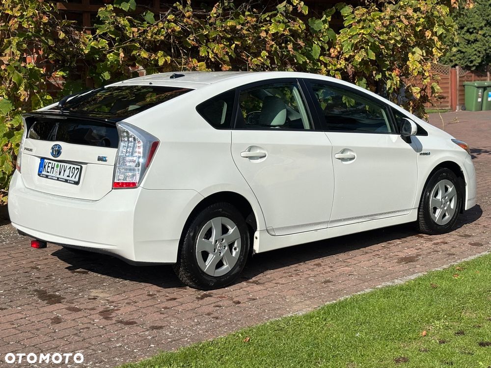Toyota Prius - 4