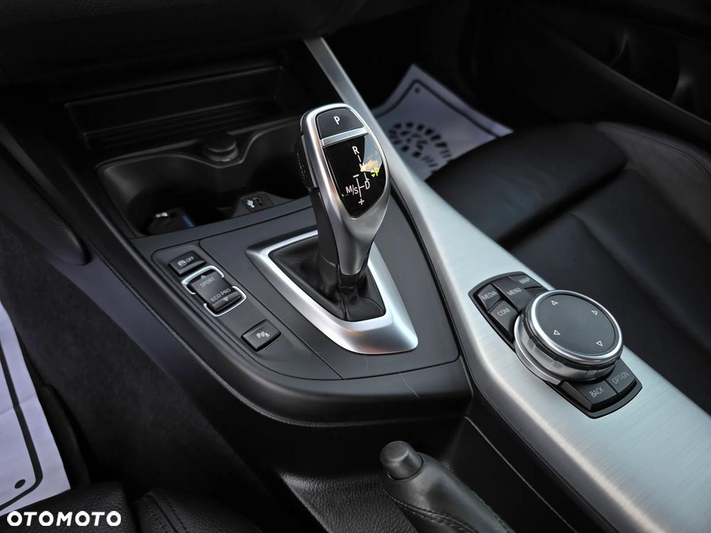 BMW Seria 1 120d xDrive Edition M Sport Shadow - 25
