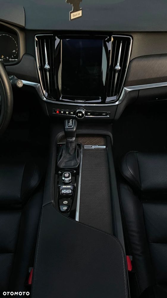 Volvo V90 Cross Country - 29