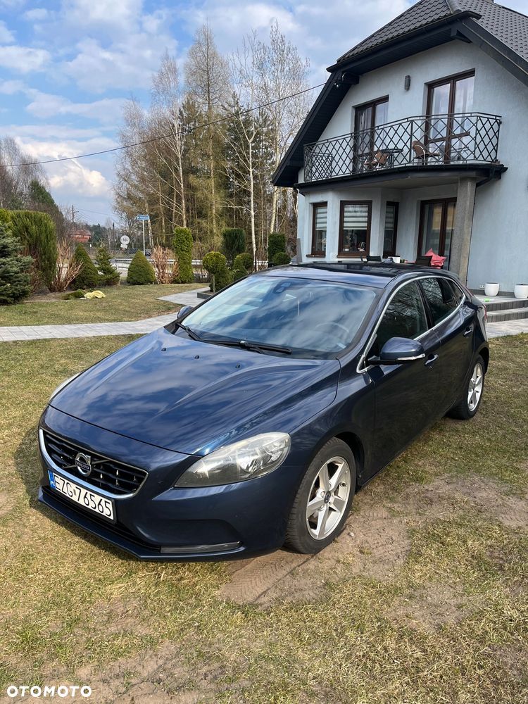 Volvo V40 D2 R-Design - 1