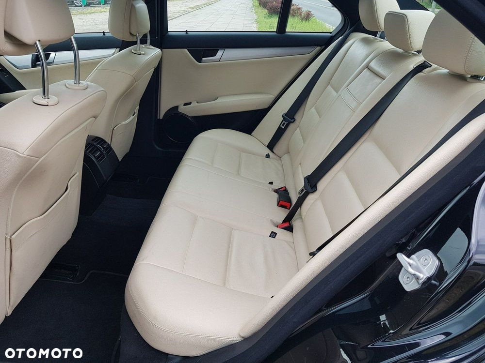 Mercedes-Benz Klasa C 250 CGI Automatik BlueEFFICIENCY Avantgarde - 10