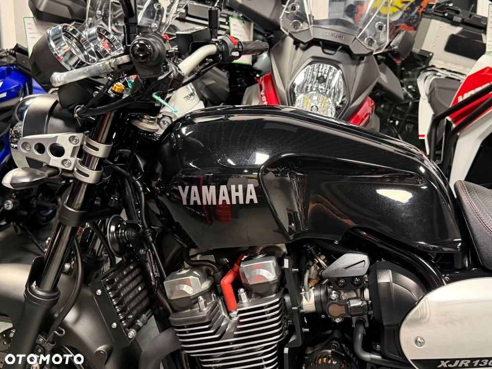 Yamaha XJR - 32