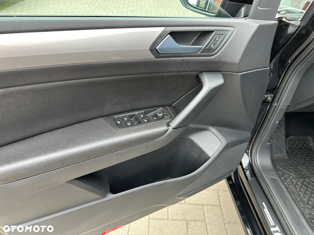 Volkswagen Touran - 8