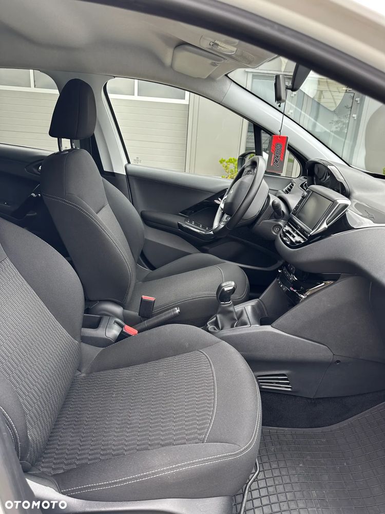 Peugeot 208 1.2 PureTech Allure - 6